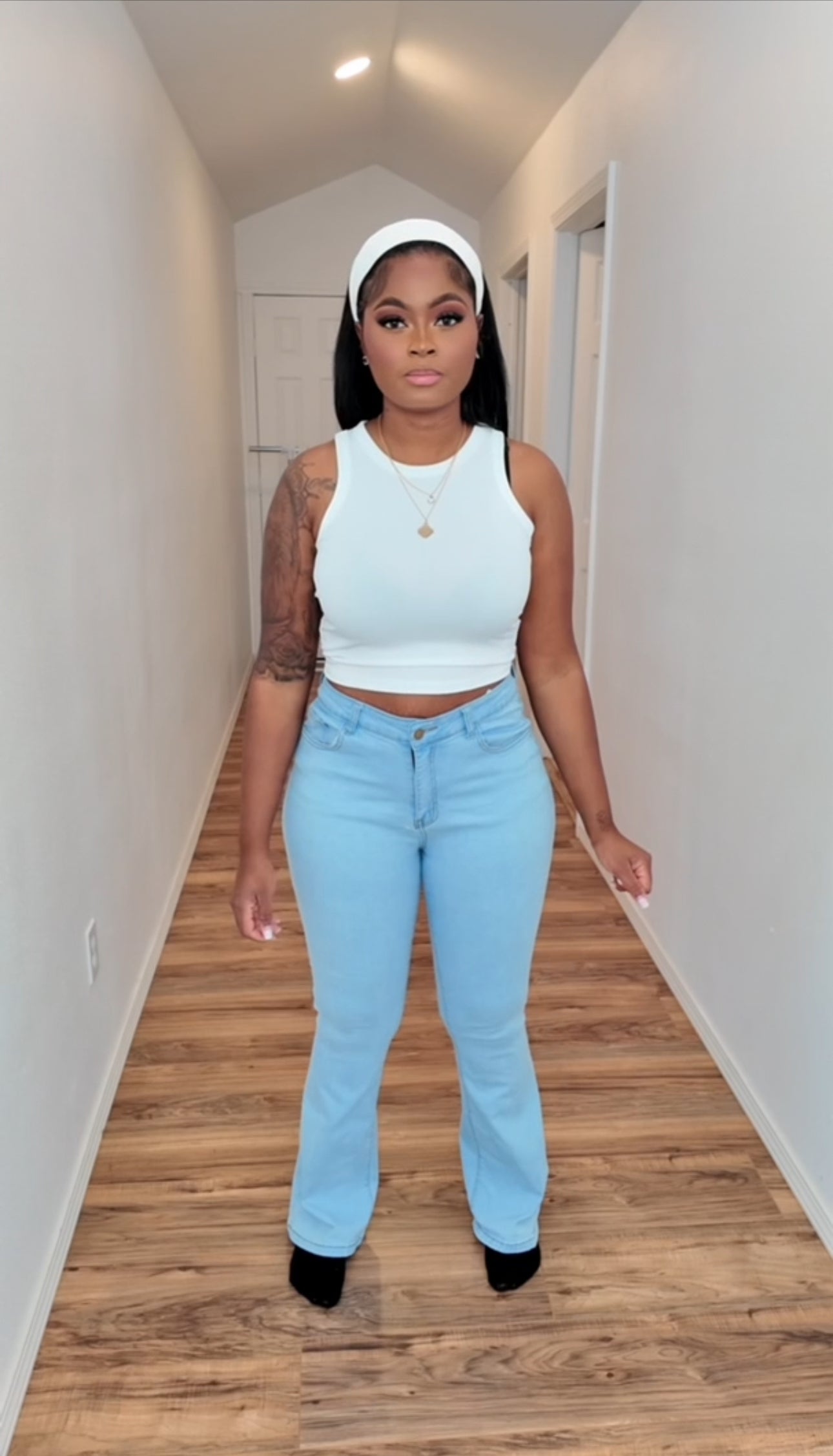 Women’s BootCut Extra Long Light Wash Jegging jeans SZ 30