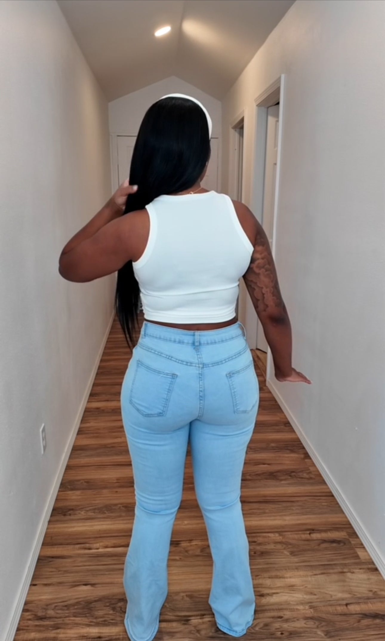 Women’s BootCut Extra Long Light Wash Jegging jeans SZ 30